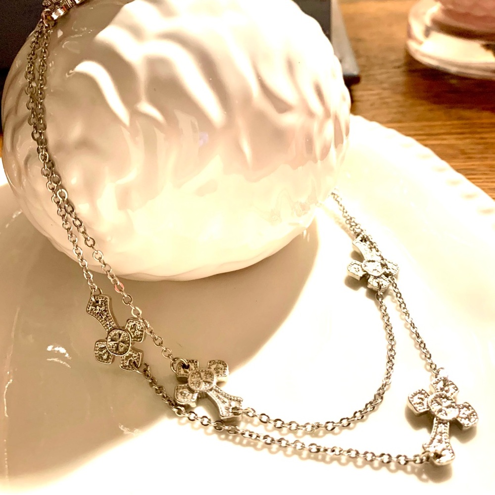 Elegant Silver Flower Pendant Necklace